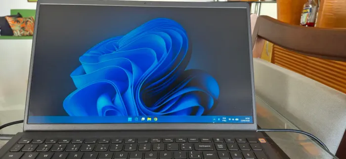 DELL Inspiron 15 Pentium Gold (3.5 GHz Turbo) 8GB RAM 512 GB NVME + Fonte Oficial 65W