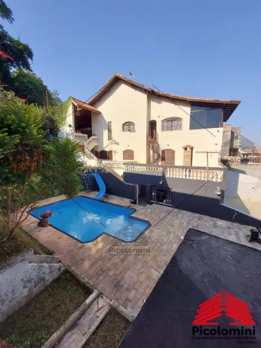 Casa Sobrado de 350m² para locação, são 3 dormitórios (1 suíte), sala 2 ambientes, cozinha