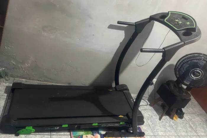 Esteira Dream fitness com elevação 