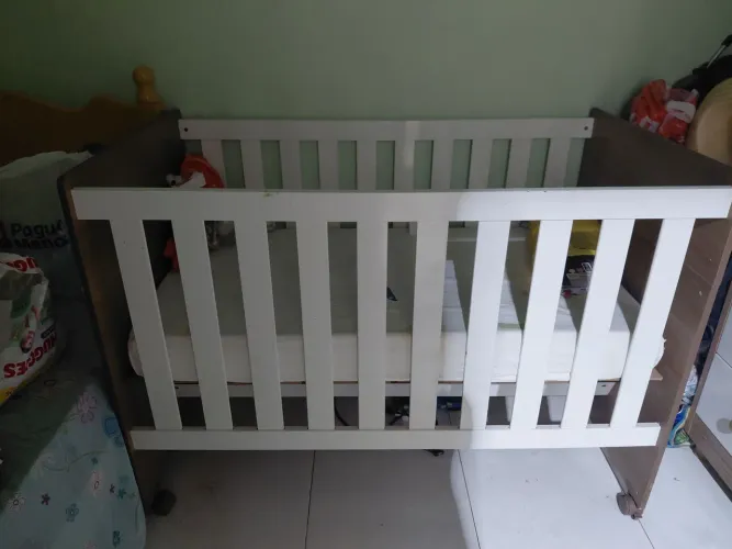 Berço americano semi novo 100% MDF