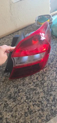 Lanterna direita do ford Ka