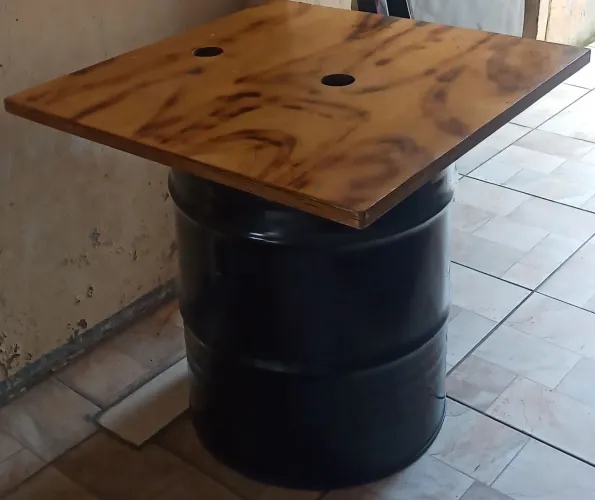 Mesa feita de Tambor de ferro