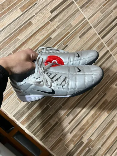 Chuteira Nike total 90 para society tamanho 41. (Somente venda)!