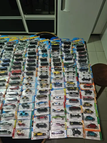 Coleção de hot wheels lacrados no blister