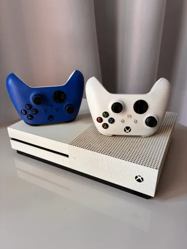Xbox One S em ótimo estado!!!