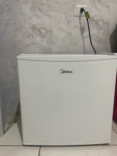 Frigobar Midea