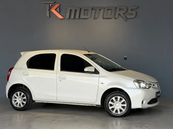 Toyota Etios X 1.3 Flex 16V 5P Mec. 2015