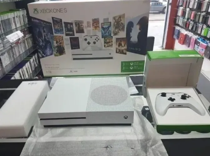 Xbox one S 4K-HDR 01TB/Garantia de Loja/Aparelho original de Fábrica(GameStop)