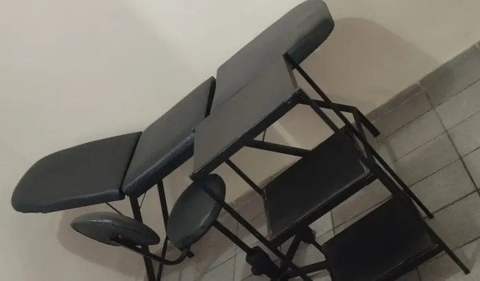 Maca, cadeira e bancada