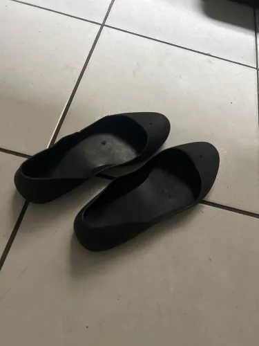 Sapatilha Preta Feminina em Borracha / Estilo Melissa (Desapego)