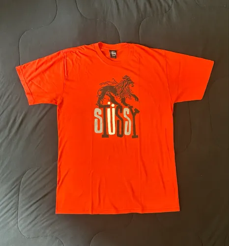 Camiseta Stussy Vermelha - Tamanho M