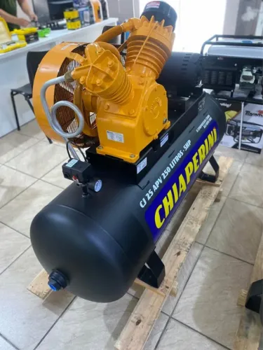 COMPRESSOR DE AR CHIAPERINI 250L 5HP 220/380 TRIFÁSICO