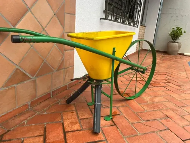 Adubadeira Manual 25 Litros 2 Saídas Cadioli