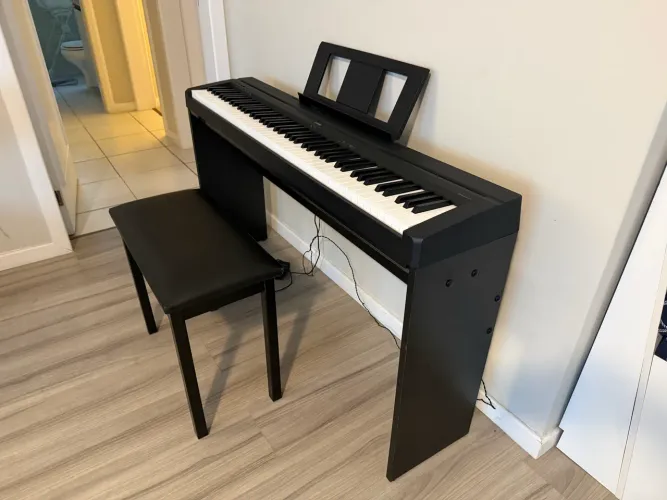 Piano Digital Yamaha P45 c/ Suporte + Pedal + Banco Saty