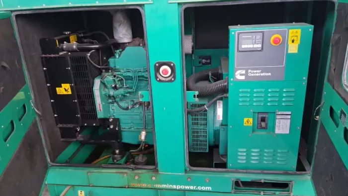 Gerador CUMMINS 100 kVA (100kVA) 2012
