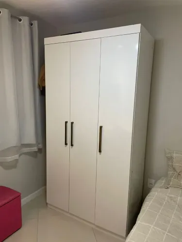 Guarda Roupa 3 portas muito novo