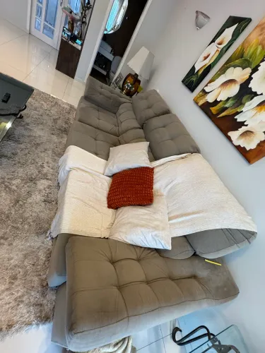 Vendo sofá retrátil de três lugares, 2,80cm