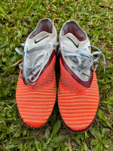 Chuteira Nike phantom