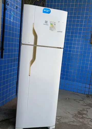 Geladeira Electrolux gelo seco funcionando