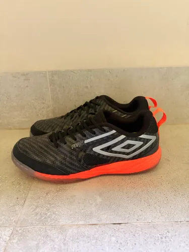 Chuteira Umbro Bump Pro5. Tamanho38
