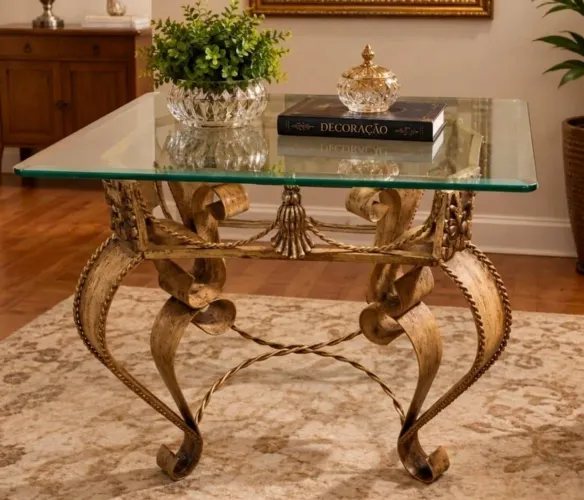 MESA LATERAL DE METAL DOURADO DO MEIO SÉCULO COM TOPO DE VIDRO