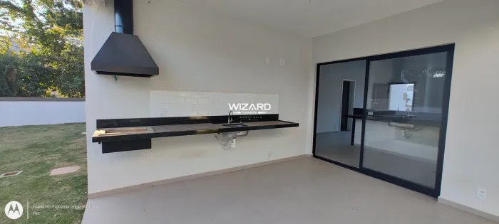 Casa de Condomínio em Atibaia, 3 suítes, amplo quintal, para venda com 415m² e 2 vagas