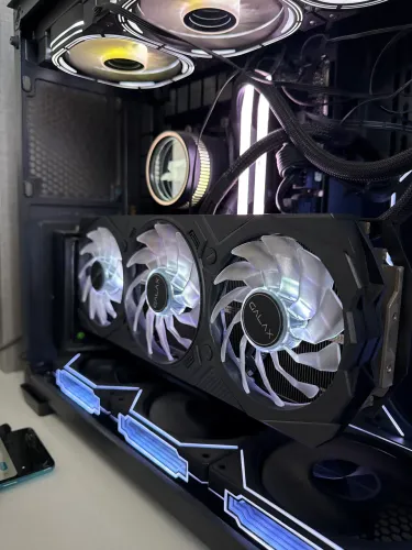 RTX 4070 Ti - GALAX - 3 anos de uso, somente jogos