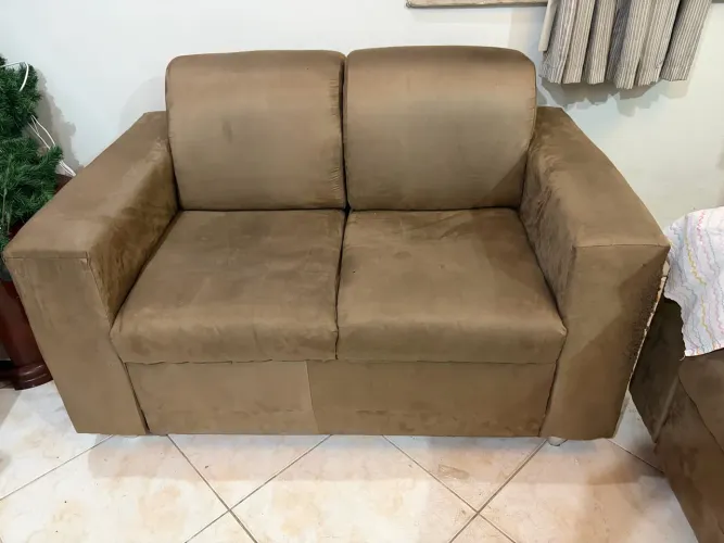 Vende-se sofá de 2 e 3 lugares em bom estado