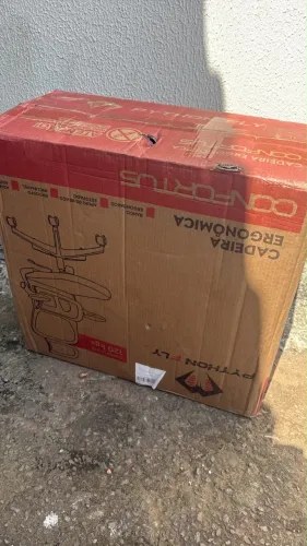 Cadeira de Escritório Ergonômica Python Fly em Malha