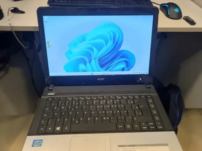 Notebook Acer Aspire E1 Core i3 (Windows 11) - Excelente para Estudo/Trabalho