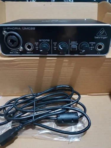 Interface de áudio Behringer U-Phoria UMC22