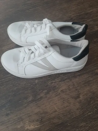 Tênis número 34 e 35