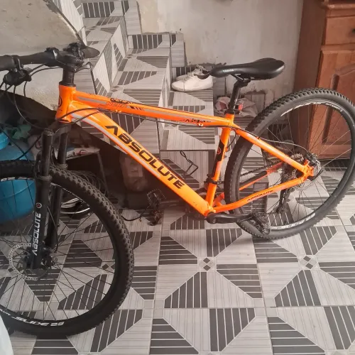Vende se Bicicleta, em perfeitas condições.