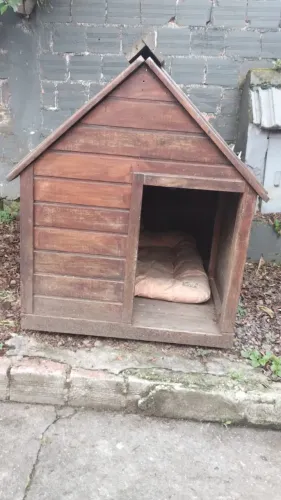 Casinha de cachorro em Madeira de Lei