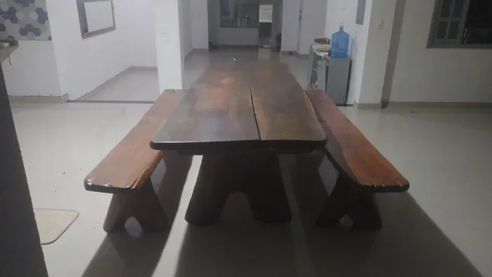 Vendo mesa de madeira 