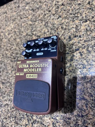 Pedal Behringer Ultra Acoustic Modeler AM400