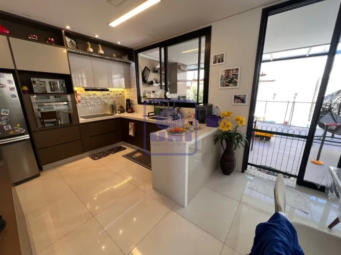 Sobrado de Alto Padrão à Venda no Condomínio Crystal Park - Av. do Cristal, 355