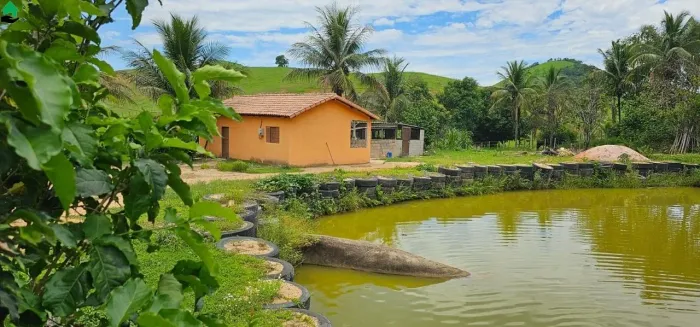 Fazenda à venda no Centro de Mimoso do Sul-ES: 4 quartos, 2 suítes, 2 salas, 3 banheiros, 