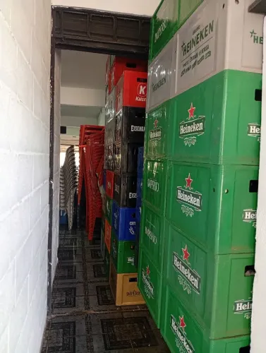 Caixas de vasilhames de cerveja