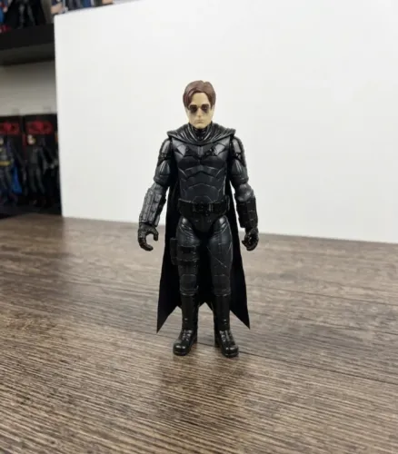 Boneco DC Bruce Wayne com Batcycle