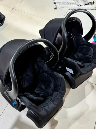 Bebê conforto gêmeos