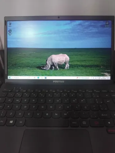 Notebook Positivo + teclado e mouse sem fio.
