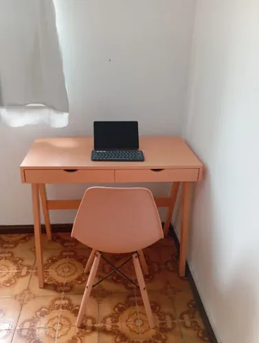 Escrivaninha em MDF ( Médium Density Fiberboard)