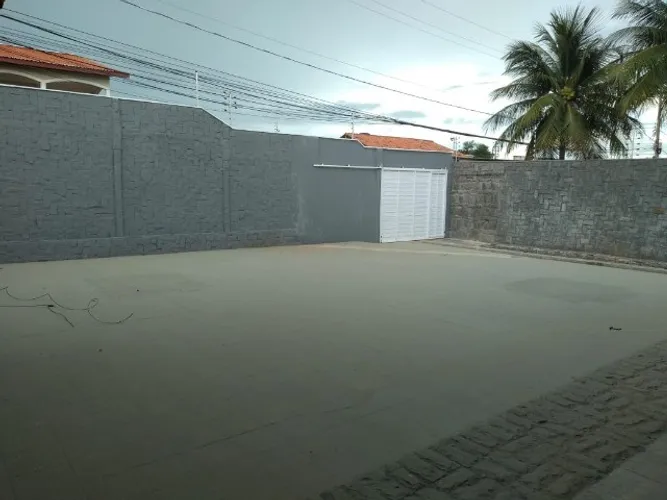 Casa no calhau + de 14 ambientes e 10 vagas de garagem,200 m² da av holandeses.