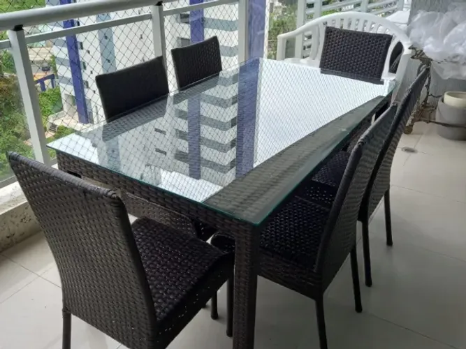 Mesa e 6 Cadeiras: Design Moderno!