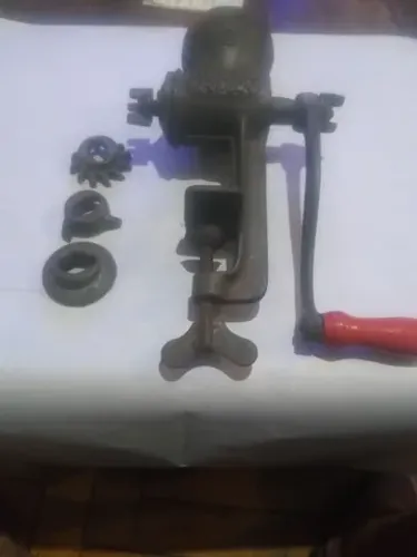 Máquina manual para moer carne