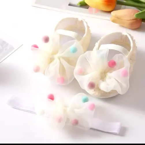 sapatilha com laço e bolinhas coloridas bebê Tam 0-6 meses 10,5cm