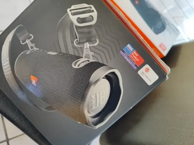 caixa de som JBL xtreme 2 semi nova. completa.