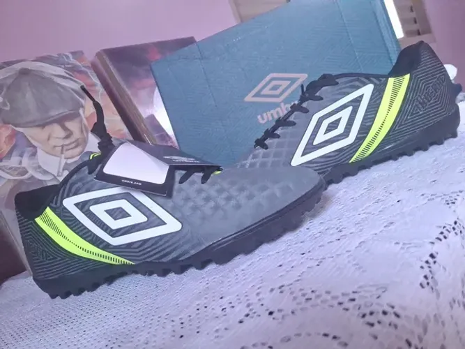 Chuteira Society Umbro, Número 39!