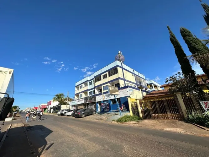 Apartamento 2 quartos com suite, varanda e vaga de garagem coberta.